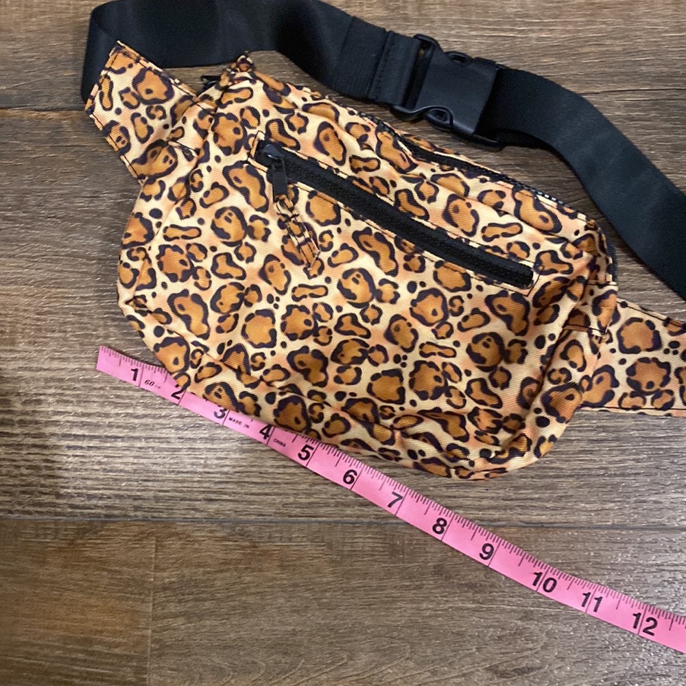 Leopard Fannypack - Picture 4 of 5